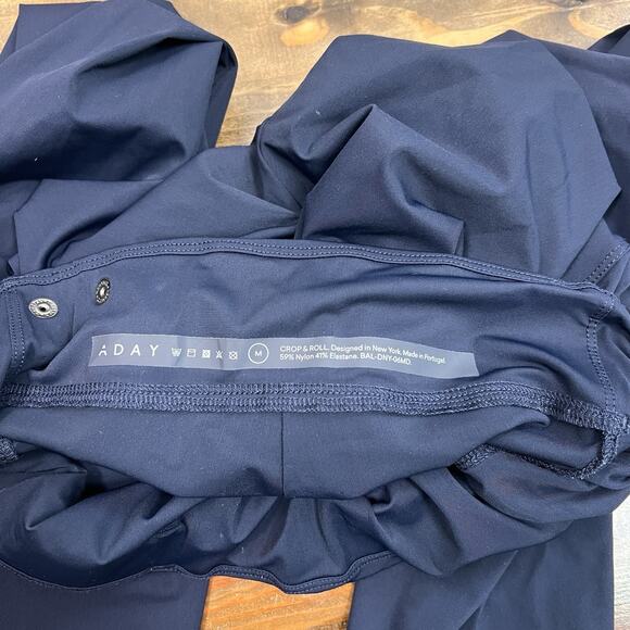 Aday Crop & Roll Leggings Midnight Blue Women's Size M - Picture 8 of 8